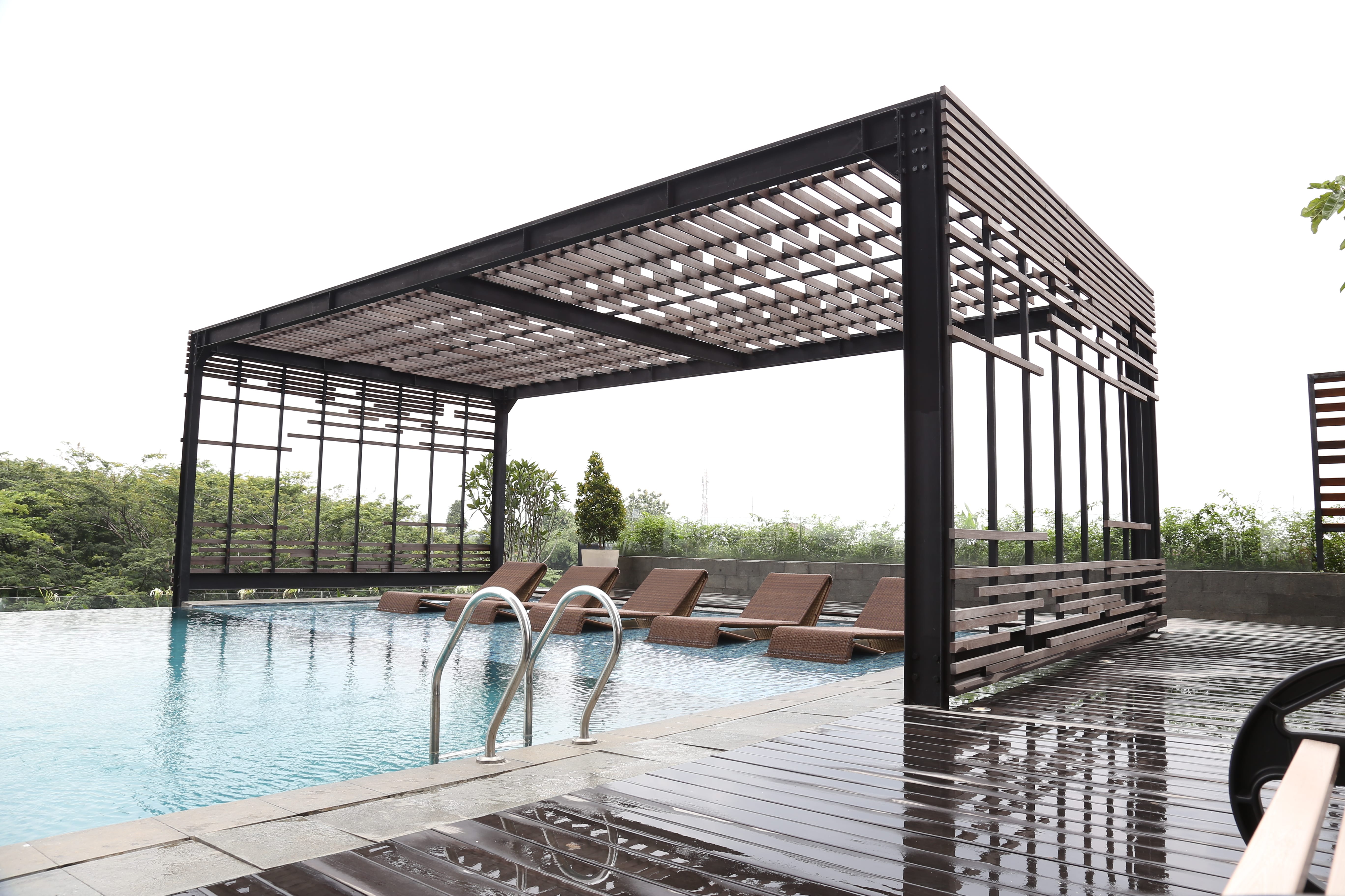 Luxury pool pergola